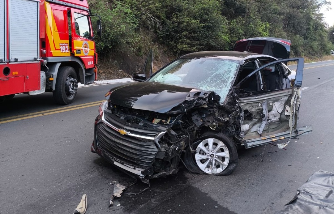 Portas de automóvel são removidas para salvar condutor