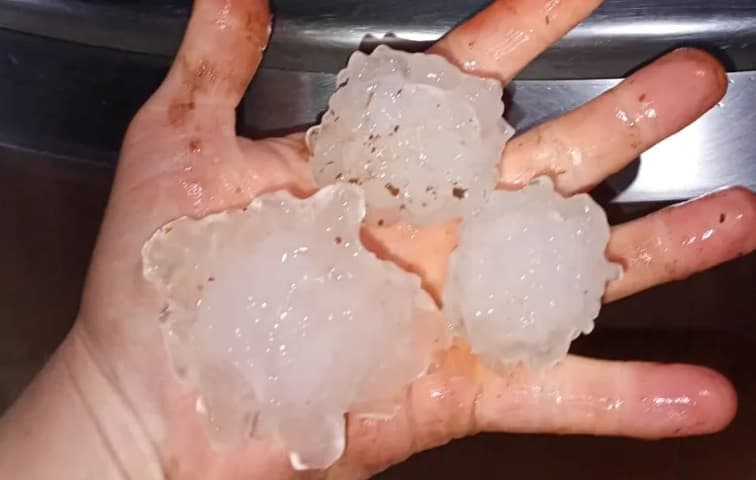 Granizo do tamanho de ovos de galinha assustam no Oeste