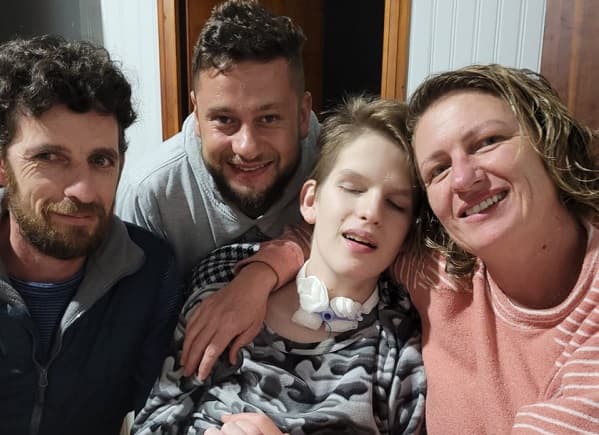 Família faz rifa solidária para ajudar no tratamento de Bernardo, diagnosticado com neurotoxoplasmose