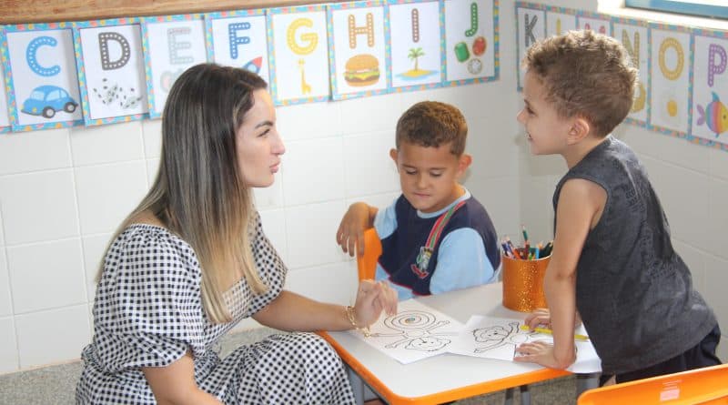 Rede Municipal de Ensino passa a contar com psicólogo e assistente social