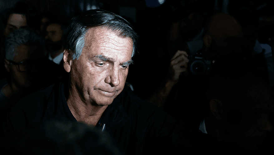 Moraes determina prisão domiciliar de Jair Bolsonaro