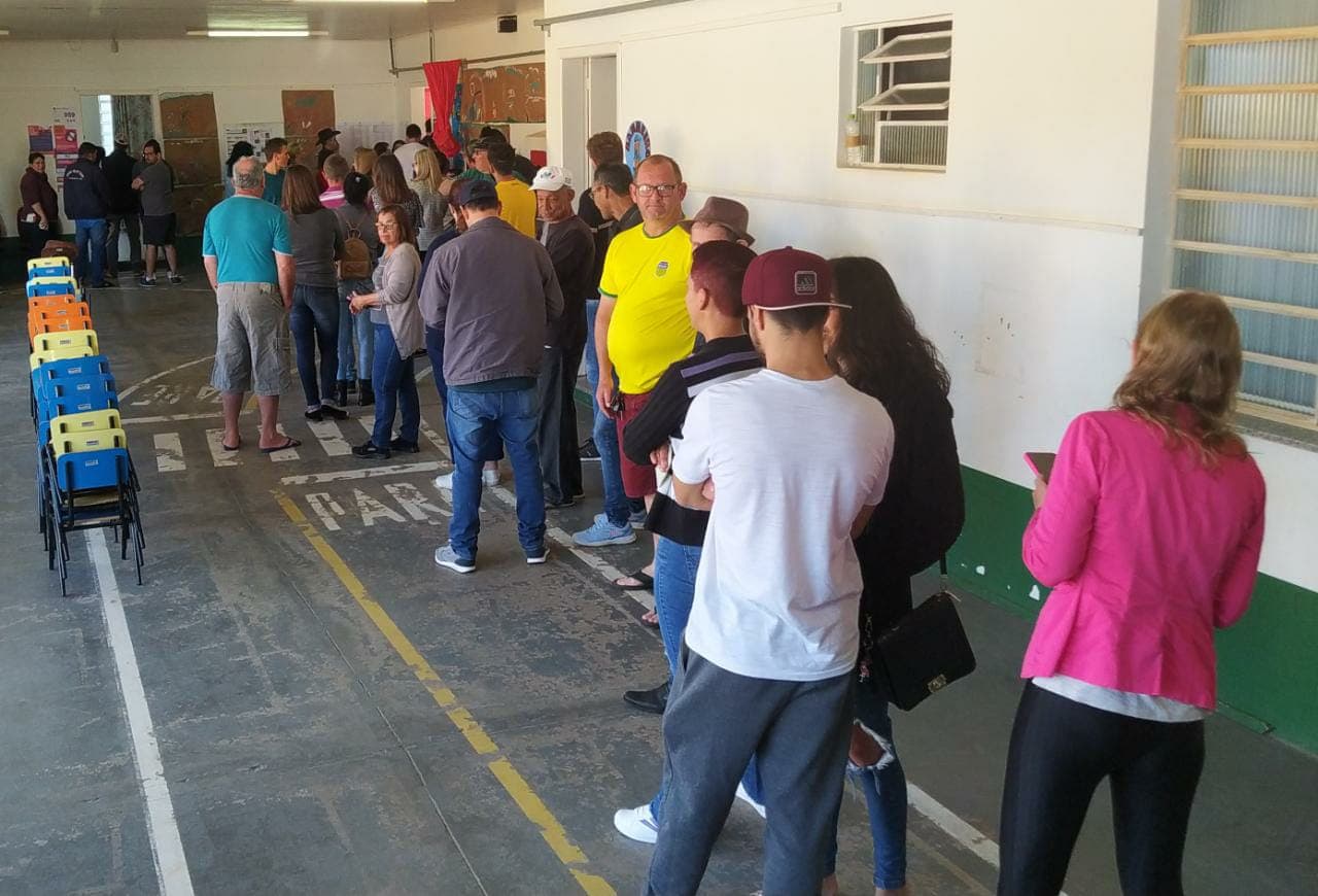 Tranquilidade marca o início das eleições