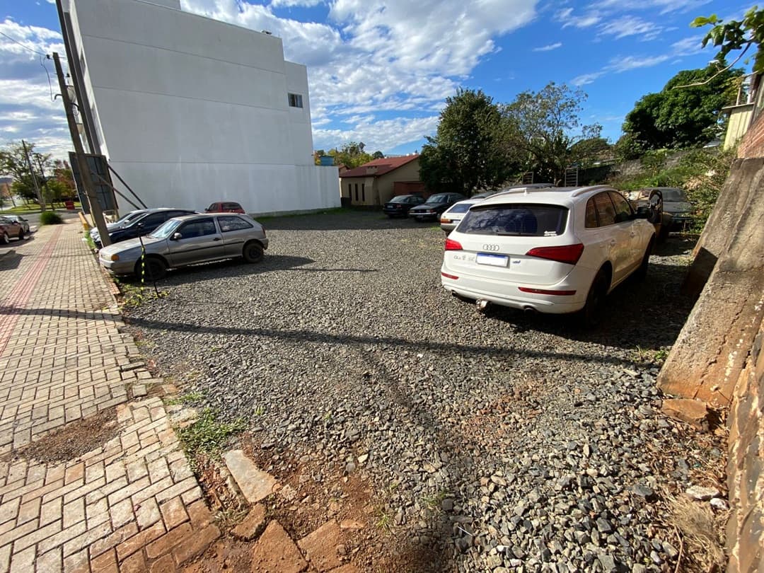 Prefeitura transforma terrenos ociosos em estacionamentos gratuitos em Pinhalzinho