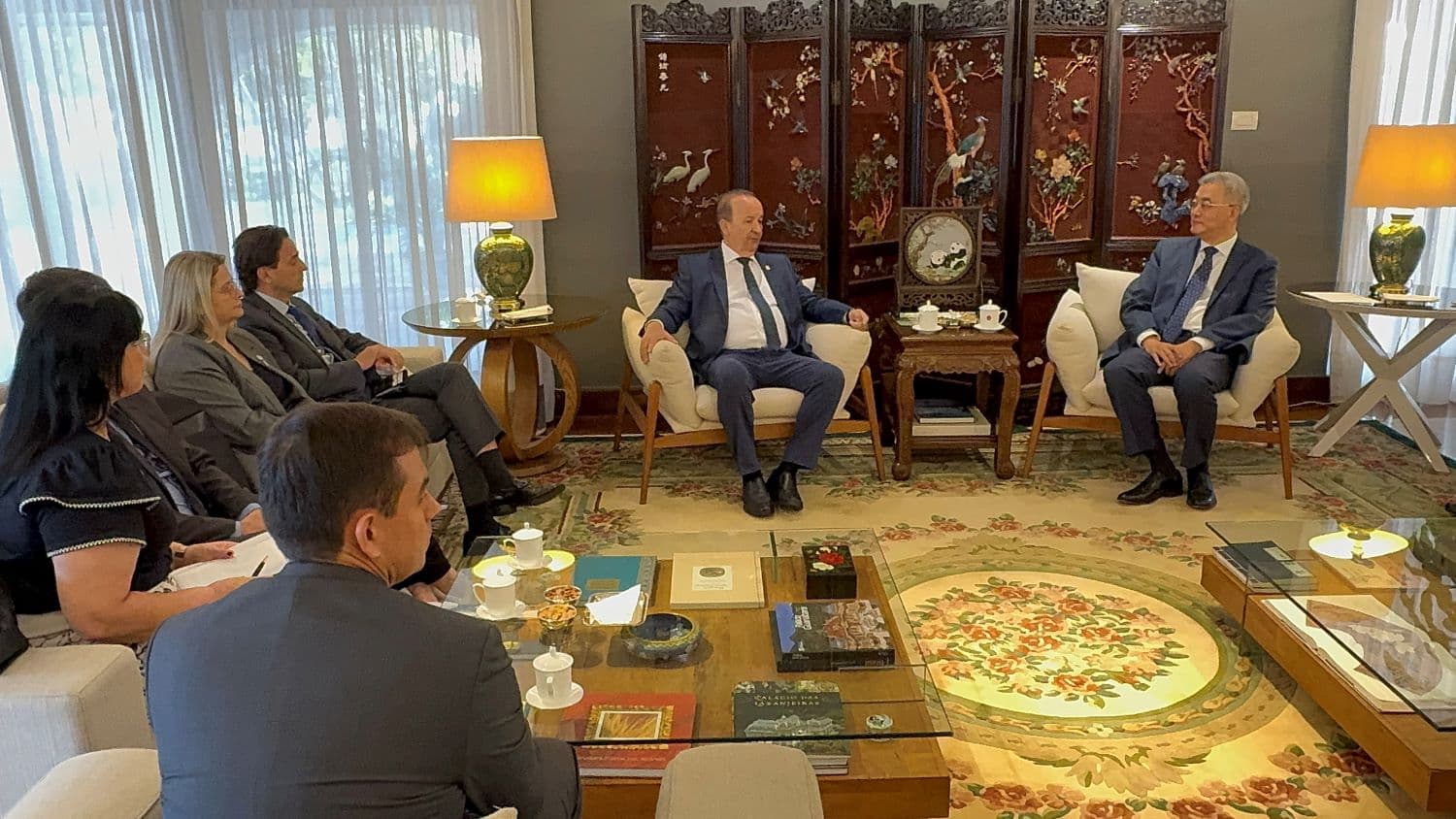 Santa Catarina inicia diálogo com a China para retomar exportações após surto de gripe aviária