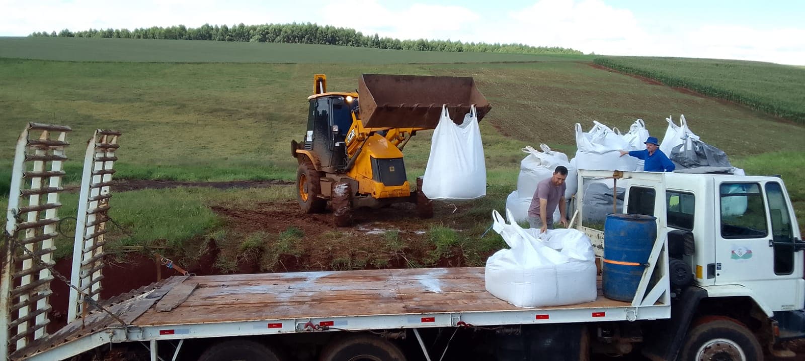 Secretaria de Agricultura de Serra Alta realiza entrega de calcário pelo Programa Troca-Troca