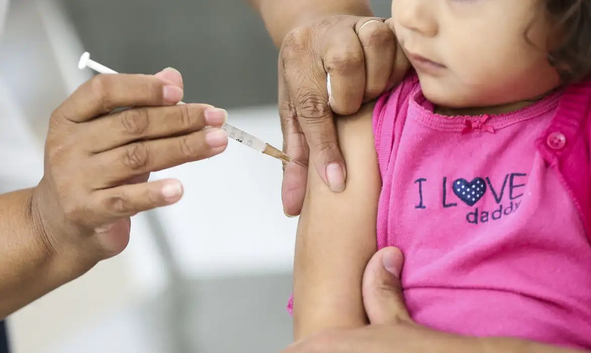Santa Catarina inicia aplicação da “Dose Zero” contra o sarampo em bebês