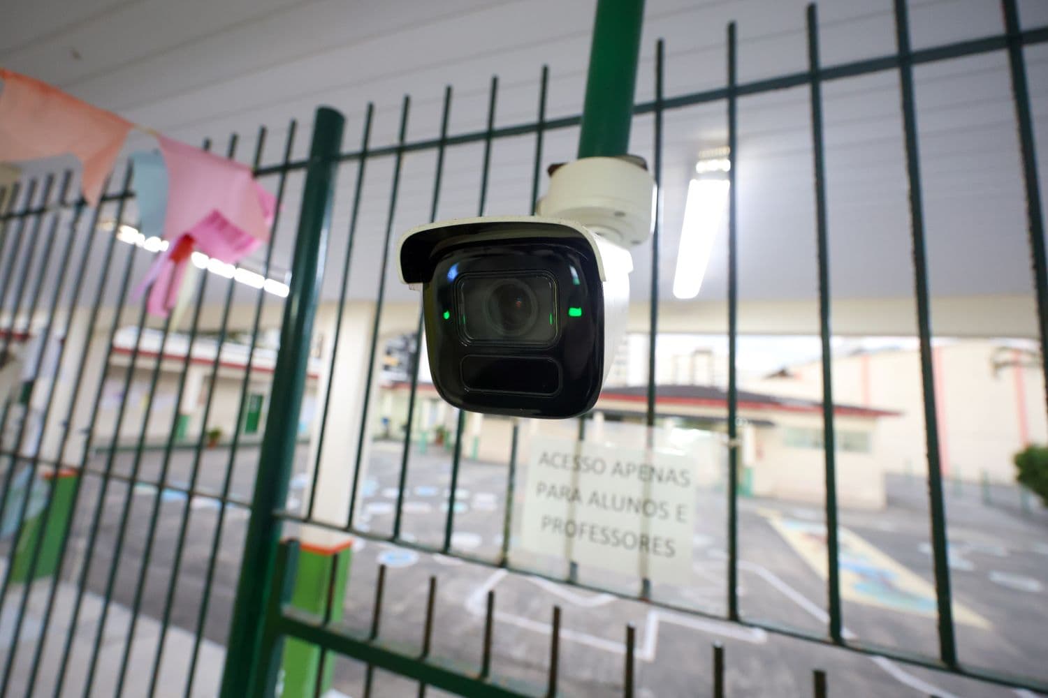 SC reforça segurança nas escolas com instalação de novas câmeras e botão do pânico