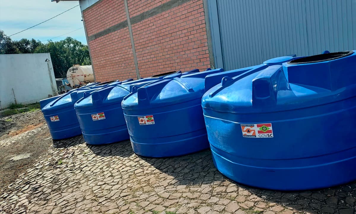 Defesa Civil reforça combate à estiagem com entrega de reservatórios e kits de transporte de água