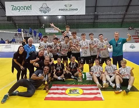 Blumenau conquista o ouro do vôlei masculino da Olesc 2024