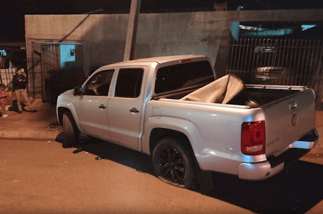 Amarok foge da PM, danificando L200 recém-comprada