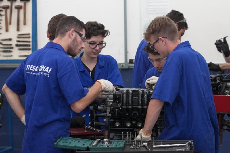 Senai Pinhalzinho oferece cursos técnicos e incentiva o Programa Jovem Aprendiz