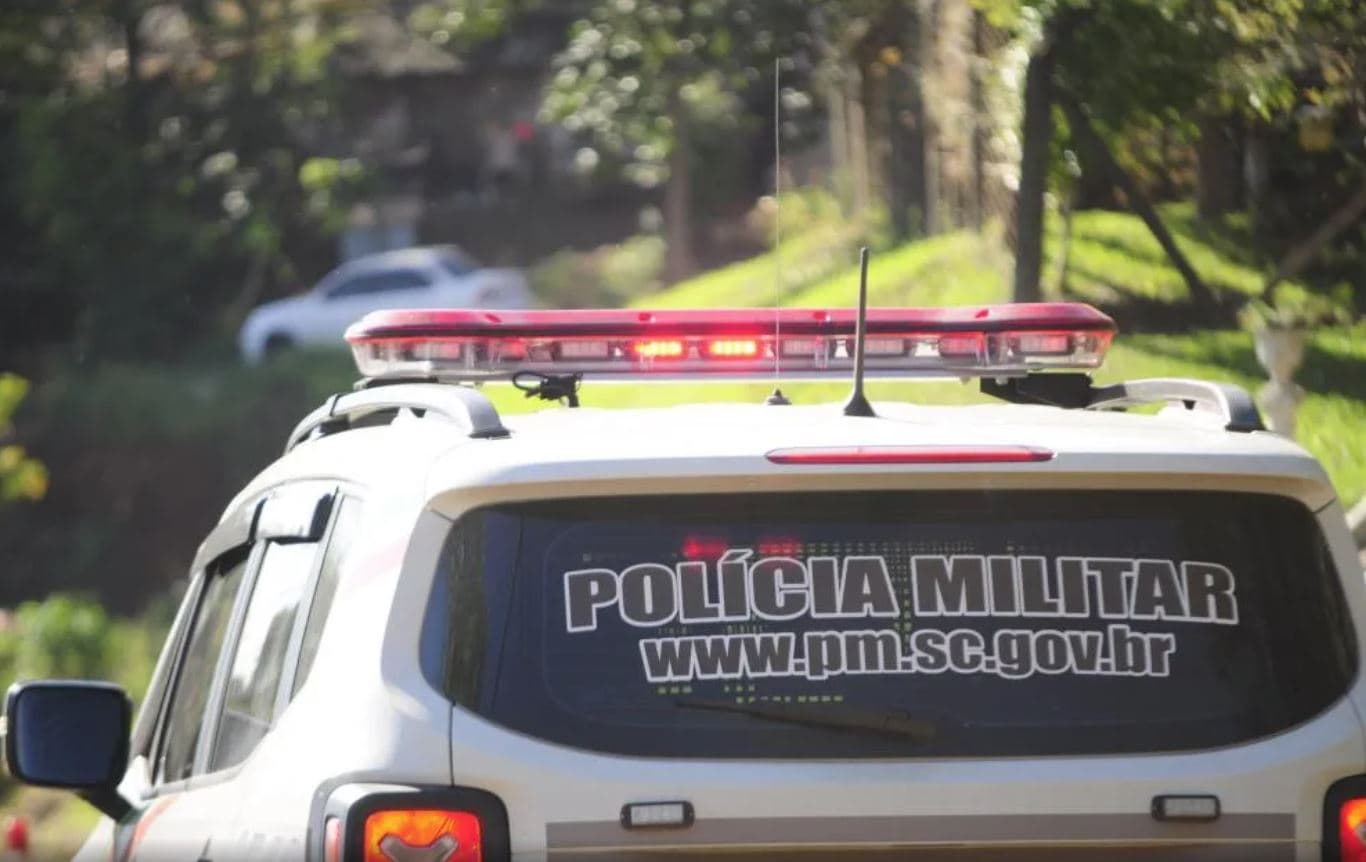 Suspeito "canta pneu" na frente da PM em União do Oeste 