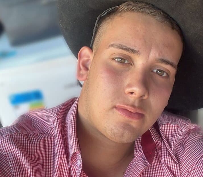 VÍDEO: Amigos levam cavalo para se despedir de dono em velório