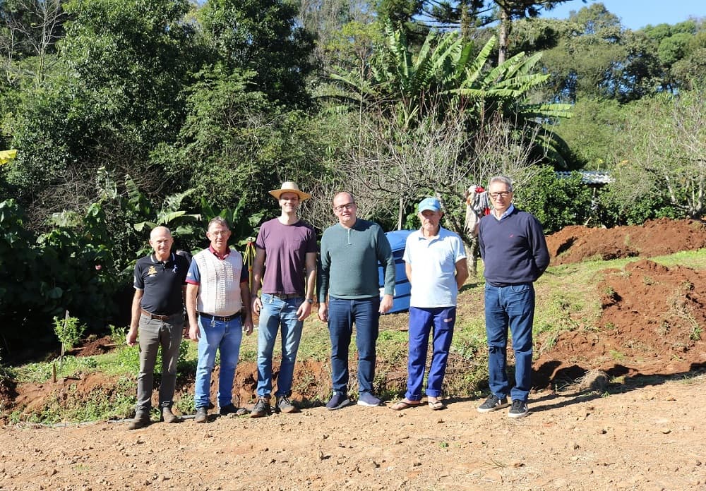 Propriedade de Pinhalzinho adere a sistema de saneamento rural