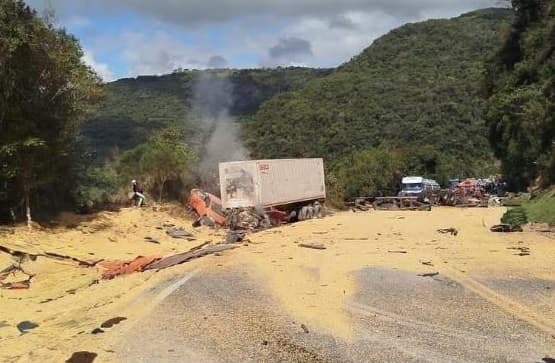Veículos destruídos, duas mortes... tristeza no Paraná