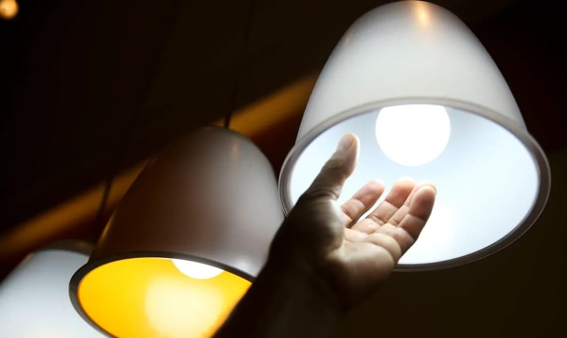 Aumento na conta de luz: Aneel aciona bandeira amarela após cinco meses