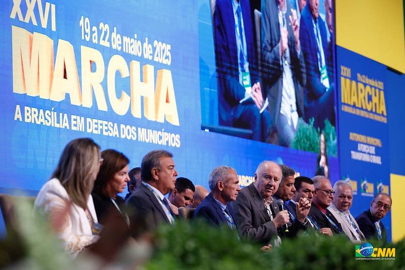 Ausência de Haddad frustra prefeitos e acirra disputa entre entidades municipalistas