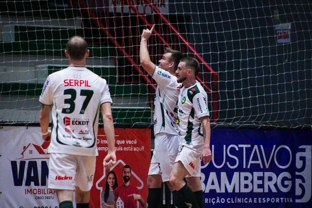 Pinhalense arruma a casa e cresce no momento certo da temporada