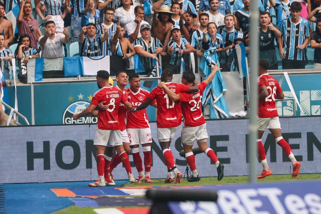 Internacional tem as duas mãos na taça