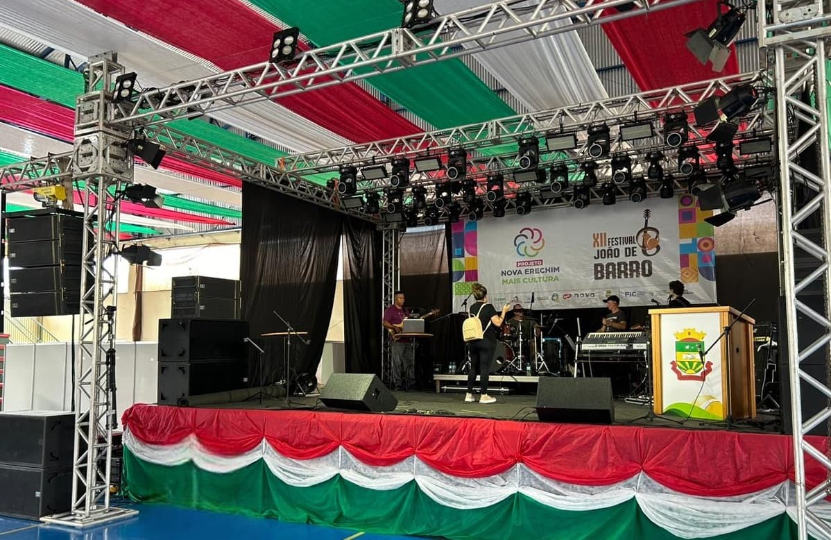 Primeira noite do Festival João de Barro terá 38 apresentações 