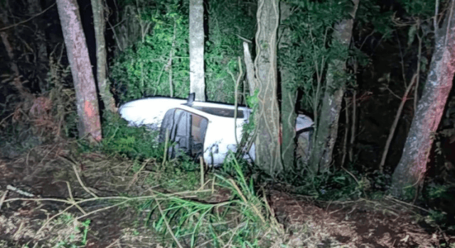 Motorista é encontrado morto embaixo de automóvel