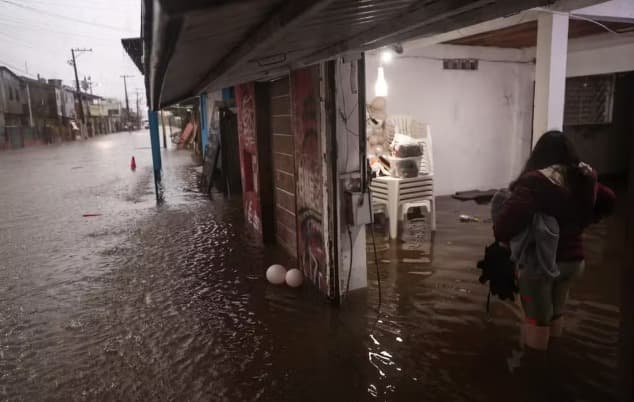 Chuvas intensas provocam transbordamento de rios e deixam mortos no Rio Grande do Sul