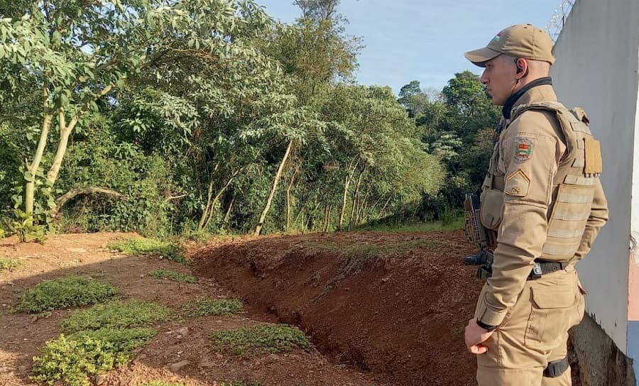 Carona acaba em assalto e luta corporal com travestis