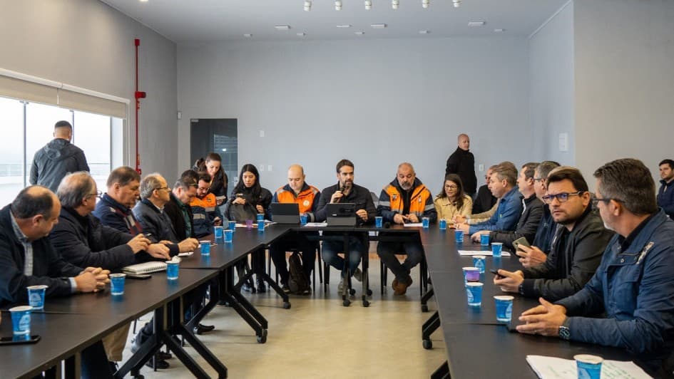 Governador do RS se reúne com prefeitos e anuncia R$ 60 milhões para municípios atingidos pela chuva