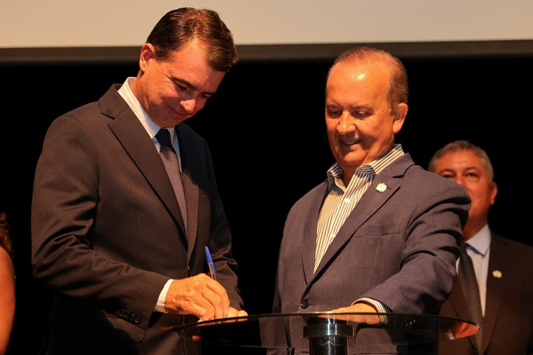 Presidente da Fesporte é empossado em Florianópolis