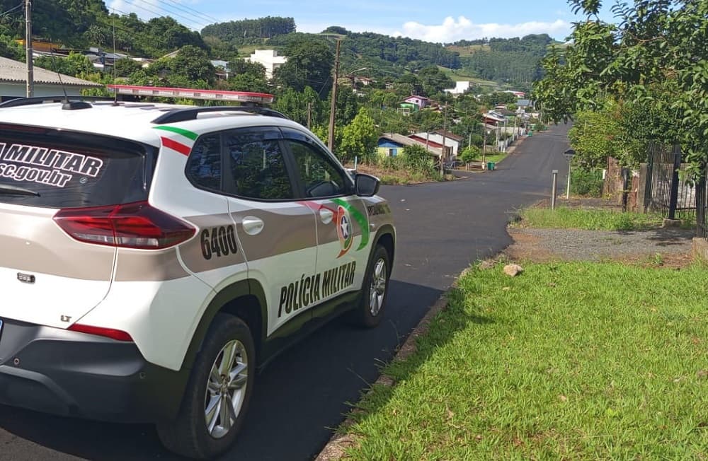 Olhar de filho salva o Natal: PM encontra revólver escondido em camisa