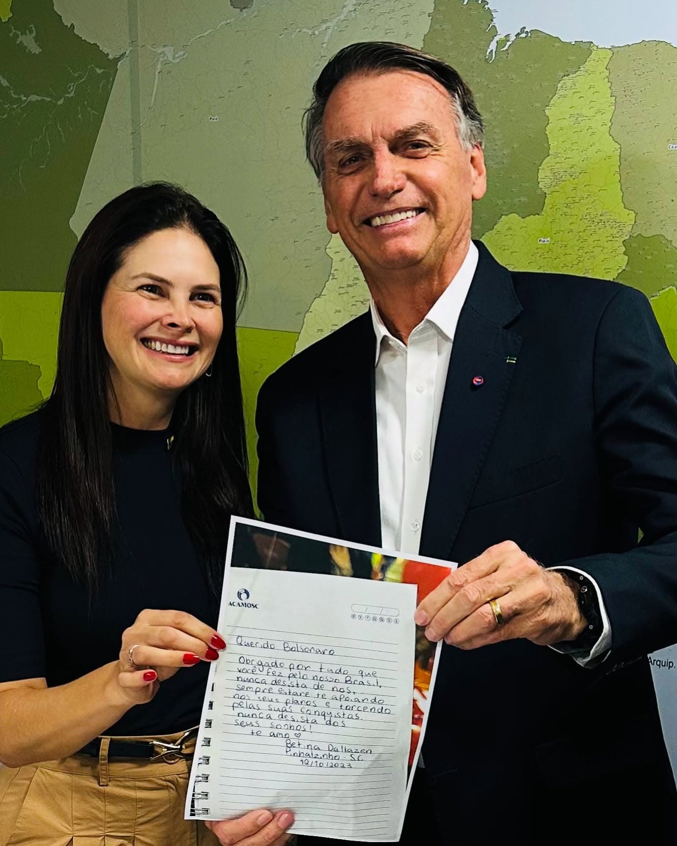 Prefeita em exercício de Pinhalzinho surpreende filhos com chamada de vídeo com Bolsonaro