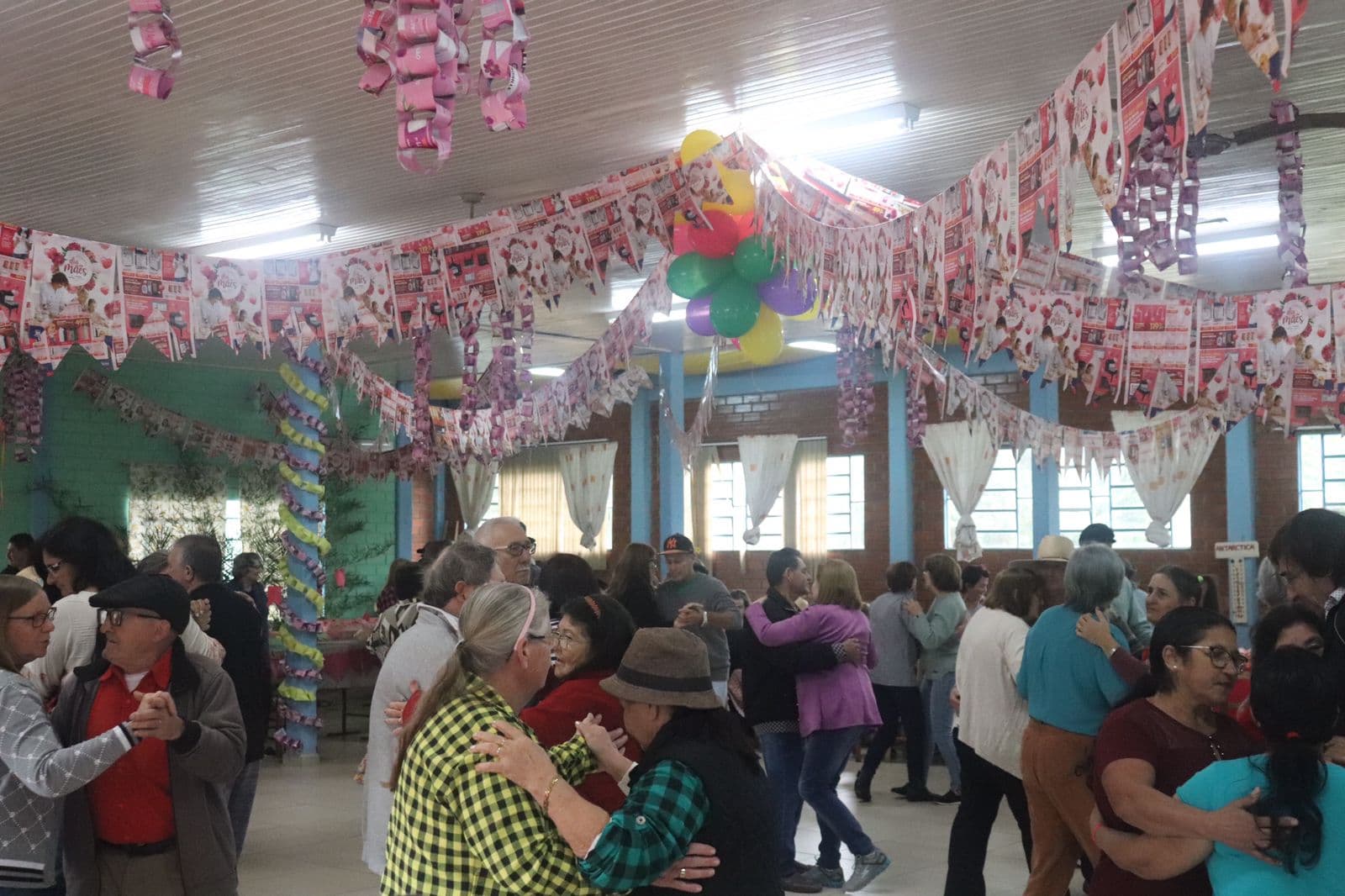 Assistência Social de Águas Frias realiza festa junina para a terceira idade