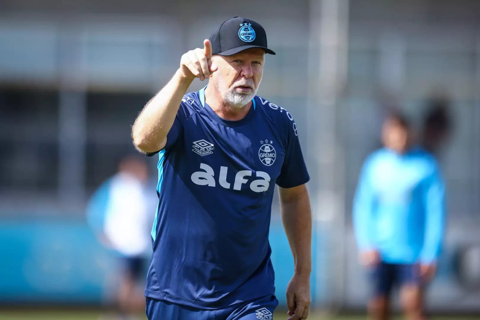Mano Menezes e o retorno ao Grêmio: o desafio de reencontrar um caminho