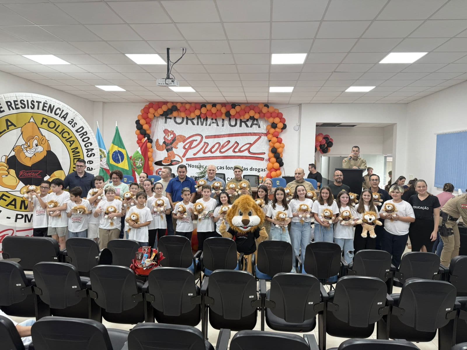 Programa Educacional de Resistência às Drogas e à Violência forma mais 40 crianças em Serra Alta