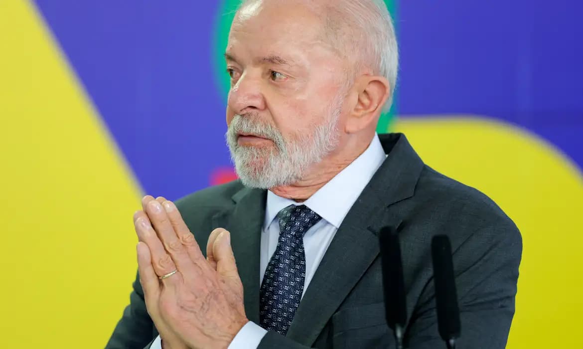 Lula condena interferência dos EUA no STF: “Um país não pode ficar se intrometendo na vida do outro”
