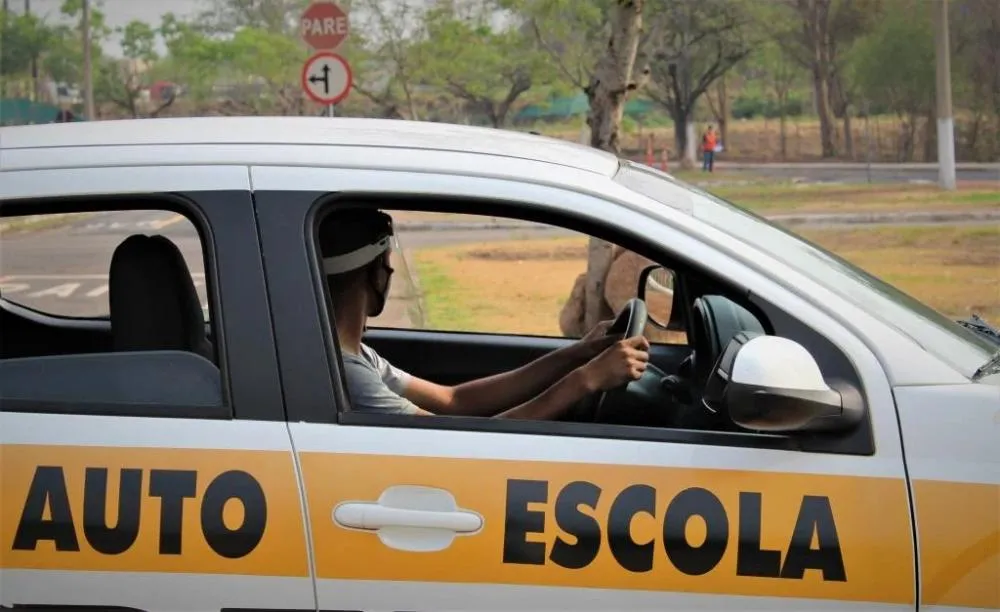 Nova regulamentação pode acabar com exigência de autoescola para a CNH