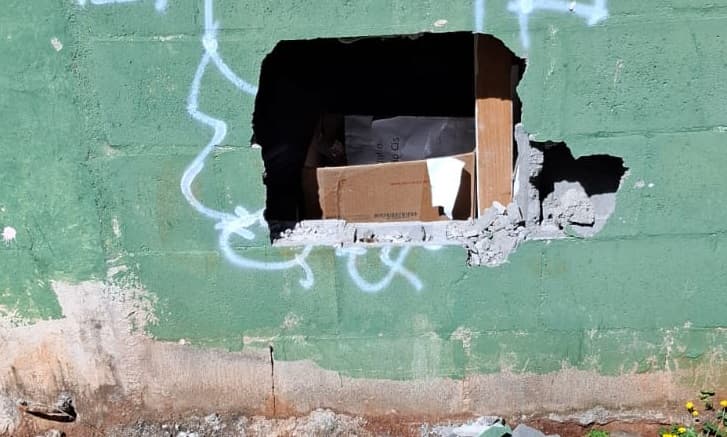 Buraco em prédio leva prefeitura a instalar câmeras de segurança
