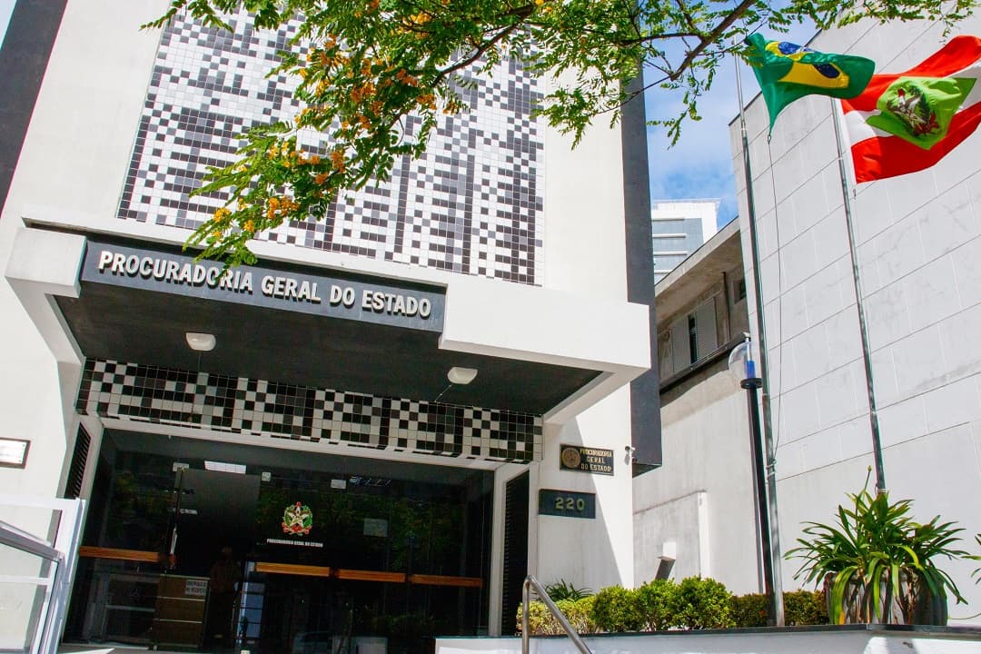 Deputados aguardam PGE para retomar análise sobre venda de imóveis 