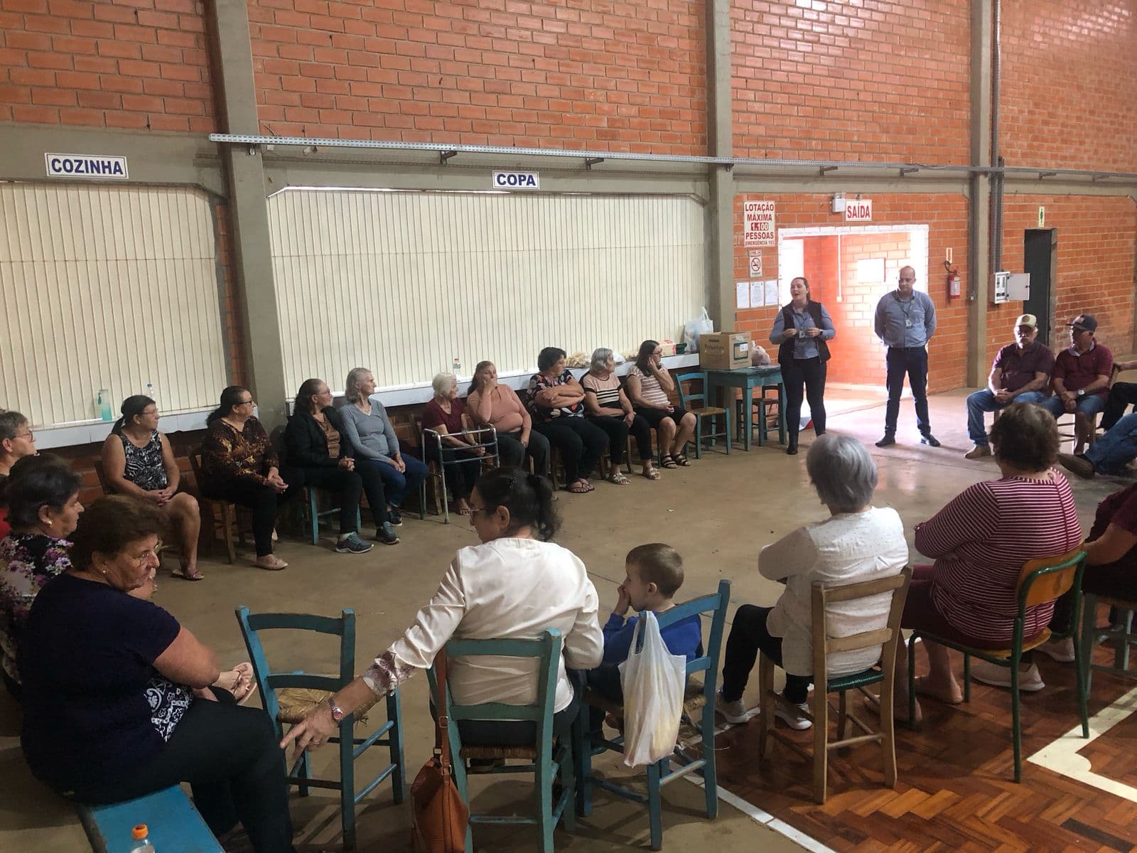 Idosos de Sul Brasil participam de ação de educação financeira promovida pela Assistência Social e Sicoob Creditaipu