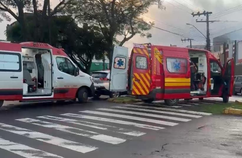 Ônibus acerta pedestre que respira por aparelhos