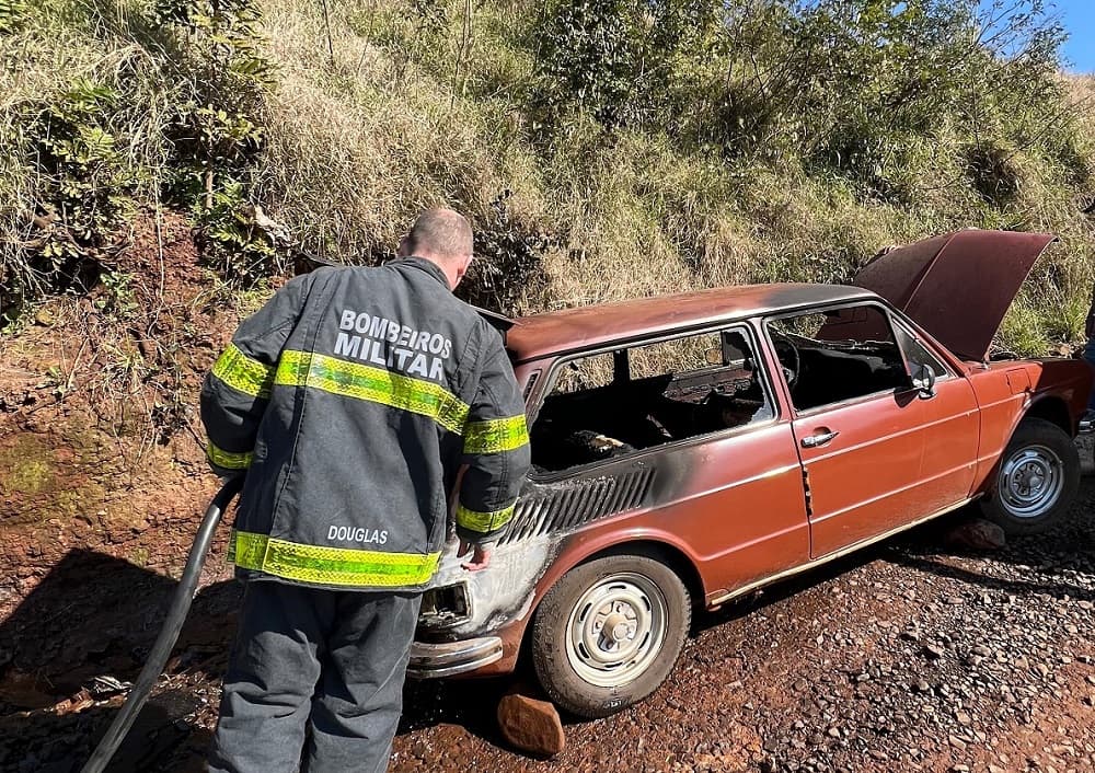 Brasília pega fogo no interior de Saudades