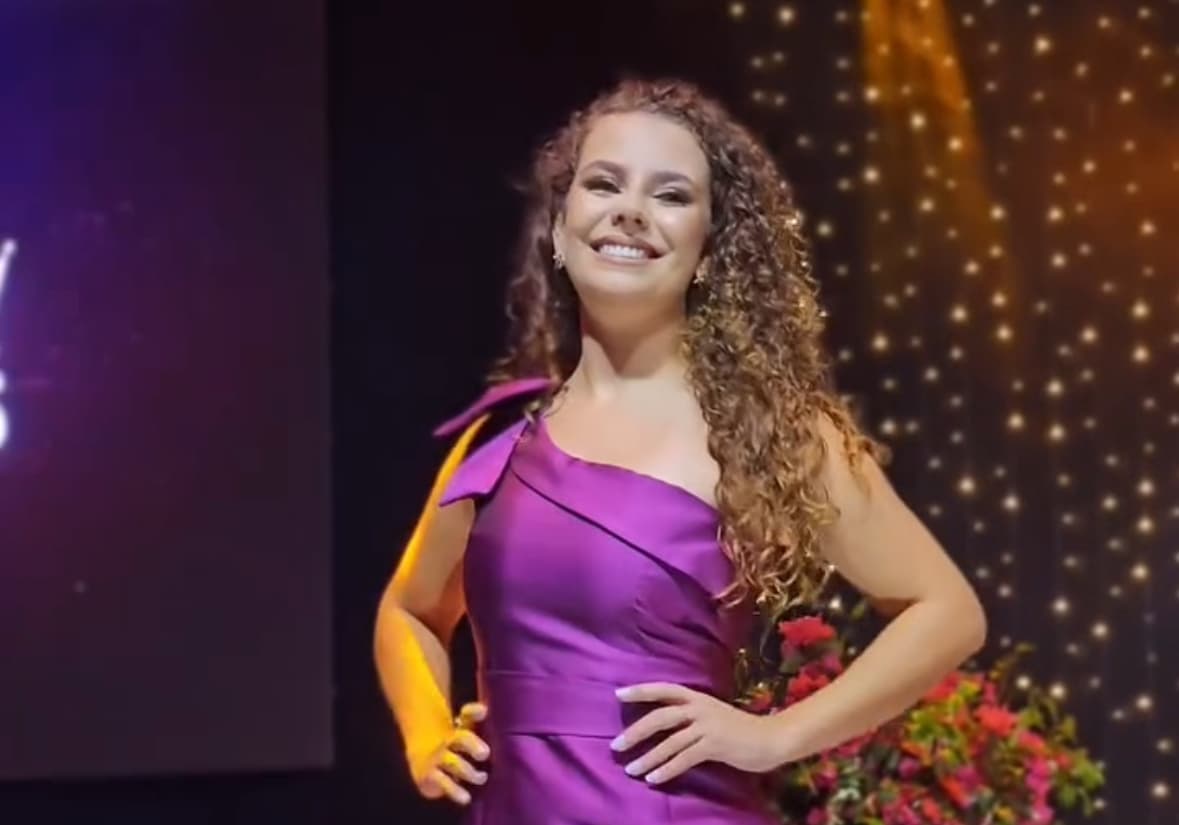 Jaine Rech é coroada “Rainha” de Modelo