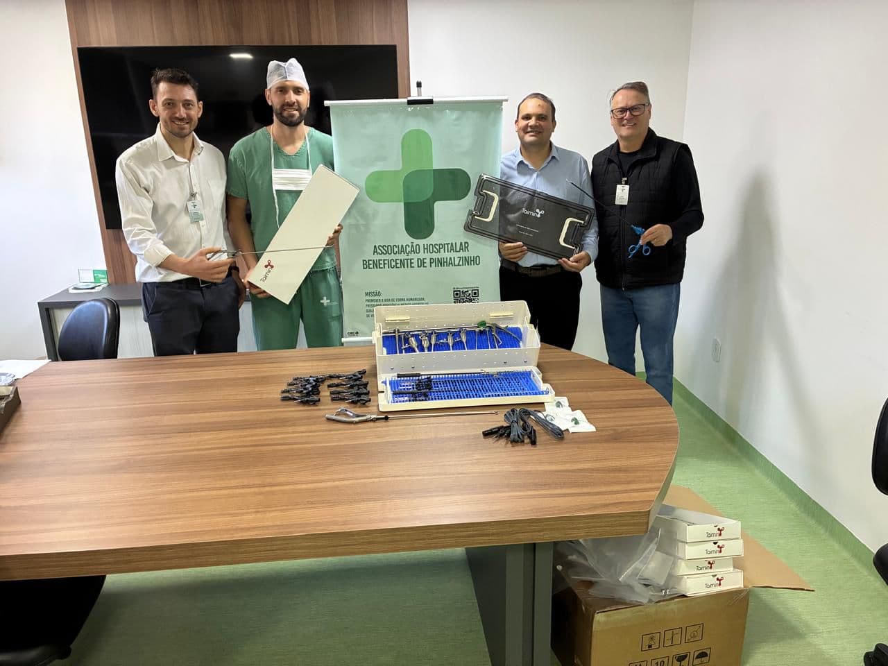 Hospital de Pinhalzinho adquire caixa de instrumental para cirurgia de vídeo