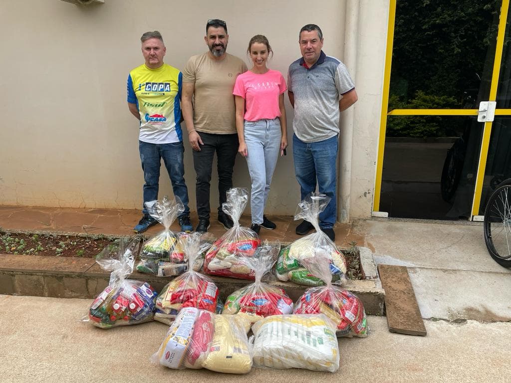 Alimentos arrecadados em campeonato de bocha é doado ao Lar dos Idosos 