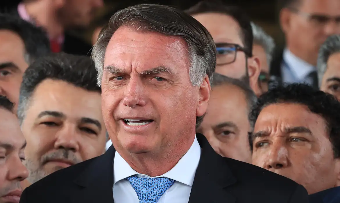 Defesa de Bolsonaro pede absolvição em ação sobre trama golpista