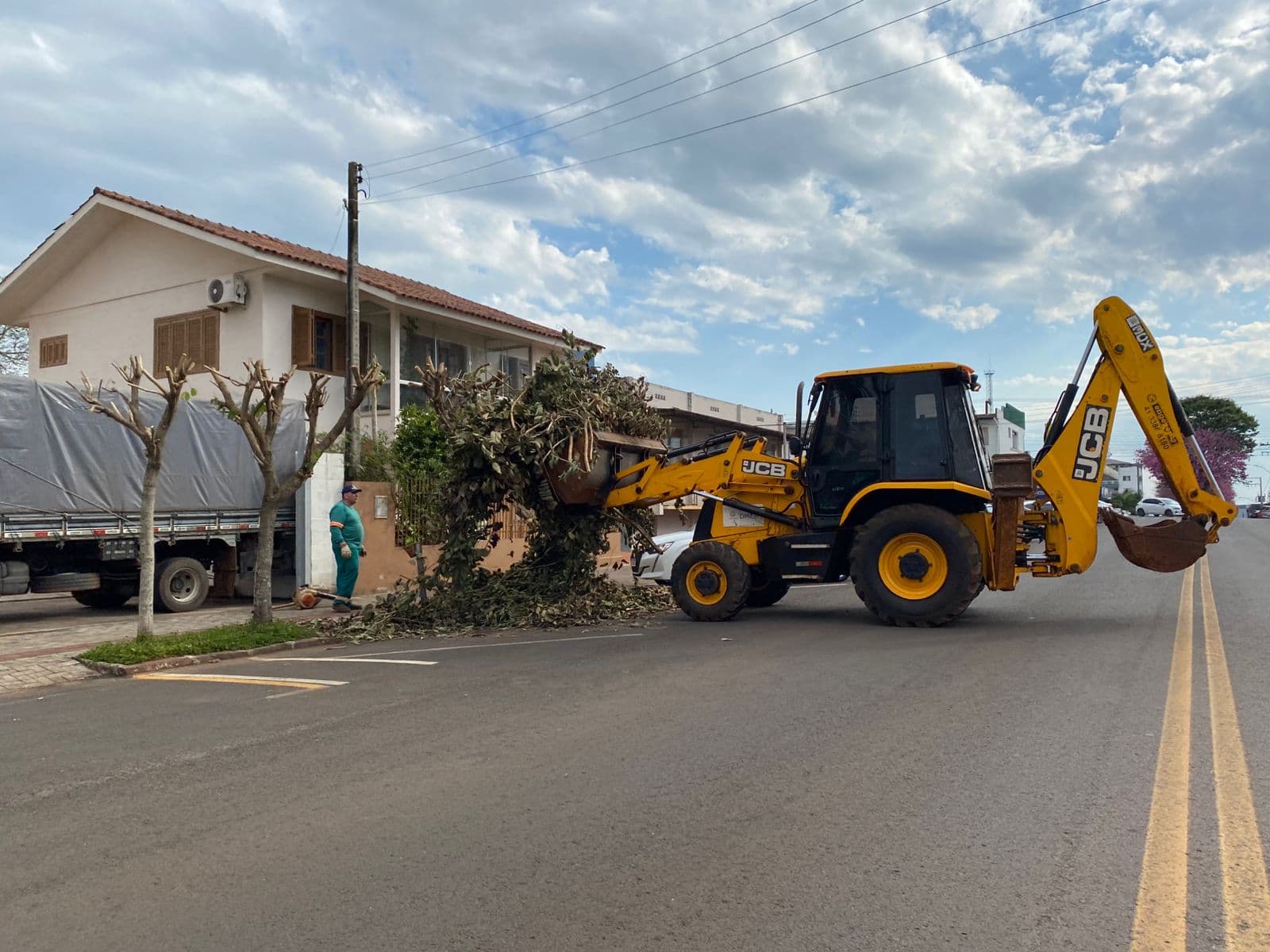 Prefeitura de Pinhalzinho reforça cronograma de recolha de galhos