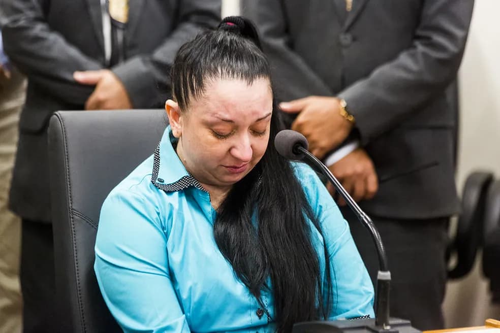 A ré chorou em diversos momentos: "Naquele dia, metade de mim morreu com o meu filho" (Foto: Juliano Verardi / TJRS)