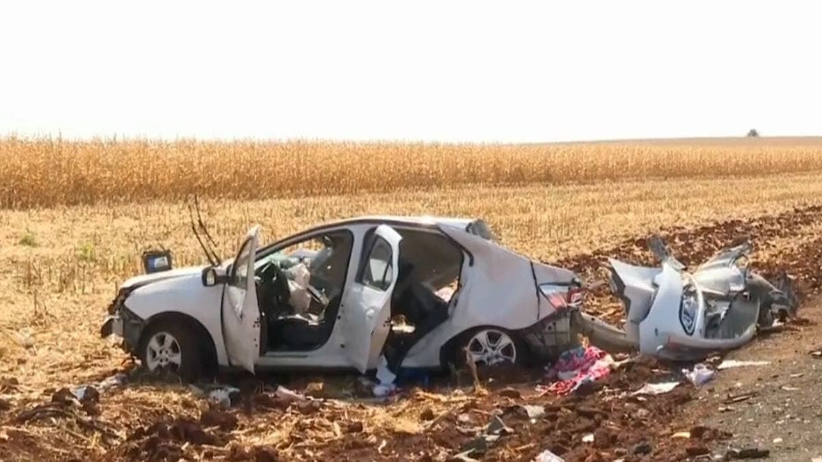 Carro onde estava a família (Foto: Divulgação)