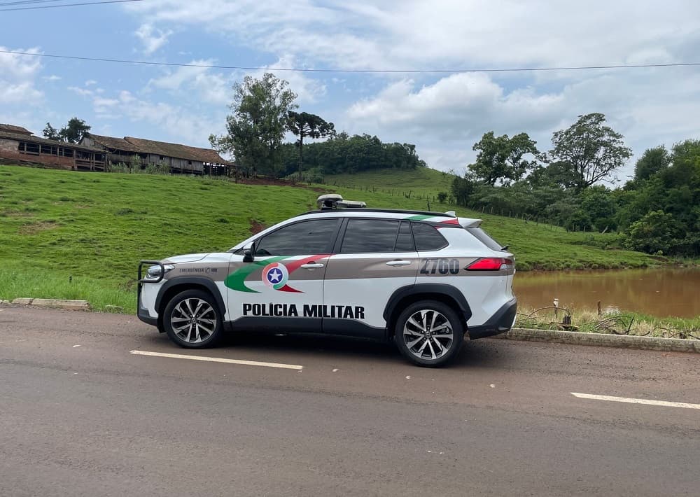 Polícia Militar esteve na ocorrência (Foto: Henrique Paulo Koch)