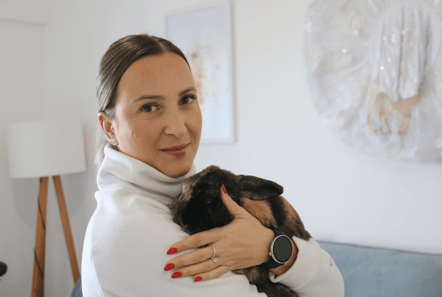 “Me acorda todos os dias”: professora relata rotina curiosa com coelho